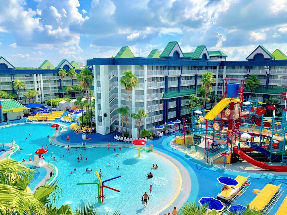 Holiday Inn Resort Orlando Suites - Waterpark by IHG featured exterior or lobby in Orlando, FL — similar hotel