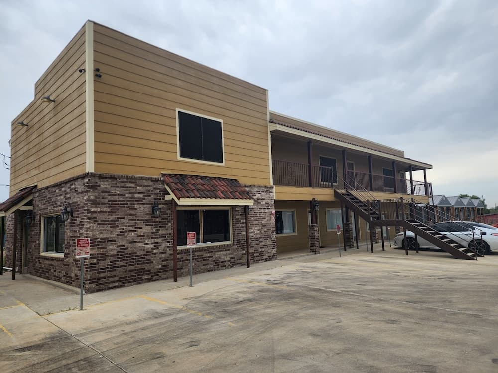 Villa Luna Hotel featured exterior or lobby in Eagle Pass, TX — similar hotel
