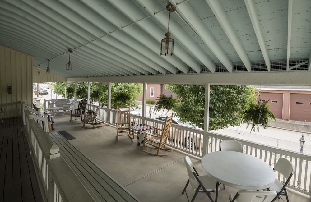 Sugarcreek Village Inn — hotel in Dover, Ohio