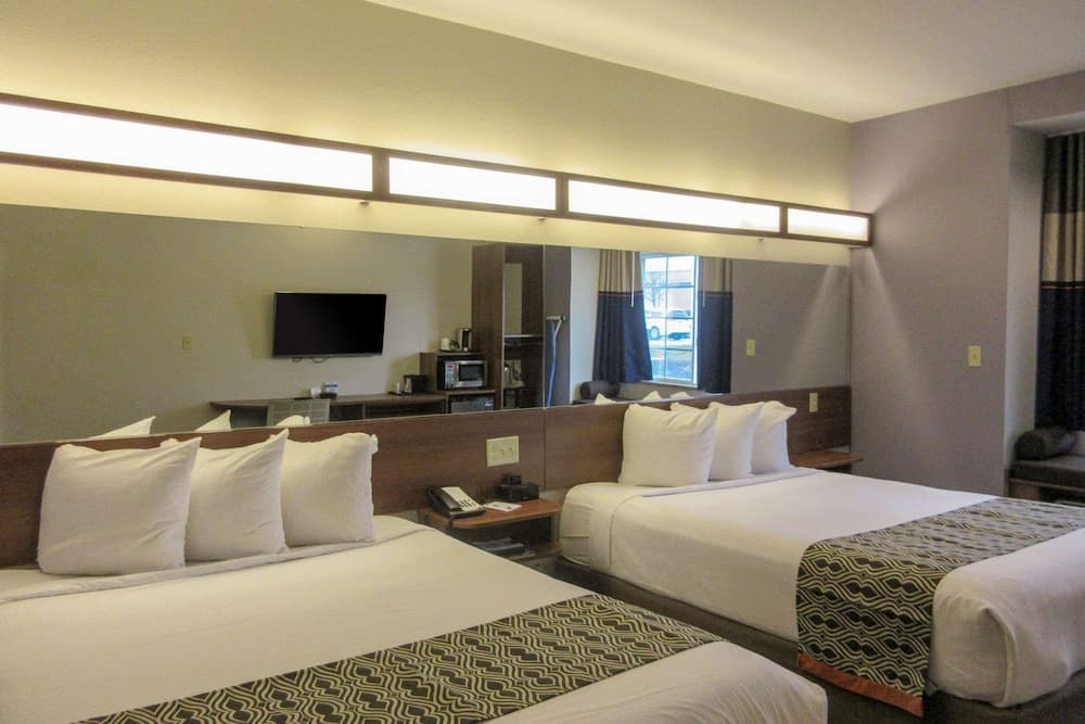 Quality Inn & Suites Caldwell I-77 interior in Caldwell, OH — gallery photo 2