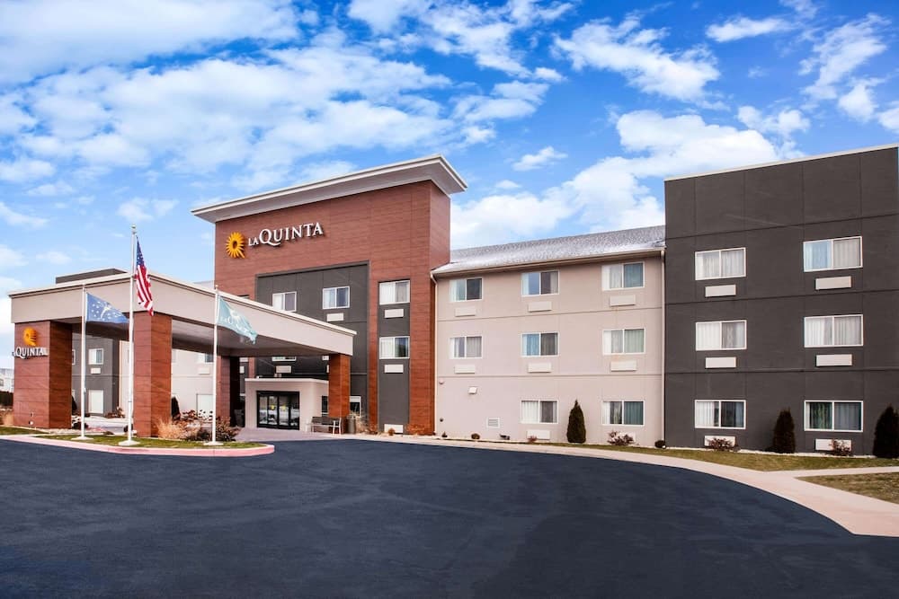 La Quinta Inn & Suites by Wyndham Elkhart — hotel in Elkhart, Indiana