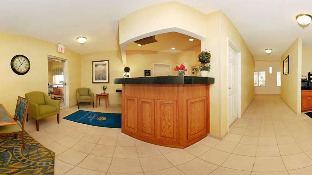 Quality Inn Dayton North - Vandalia interior in Dayton, OH — gallery photo 2