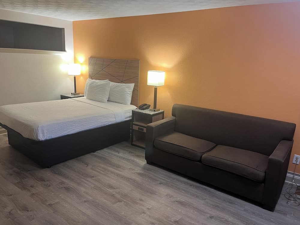 Howard Johnson by Wyndham Malden Boston Area property views in Malden, MA — gallery photo 3