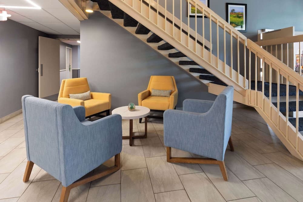 La Quinta Inn by Wyndham Sheboygan interior in Sheboygan, WI — gallery photo 2