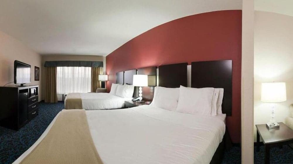 Holiday Inn Express Hotel & Suites New Philadelphia by IHG gallery photo in New Philadelphia, OH — image 37