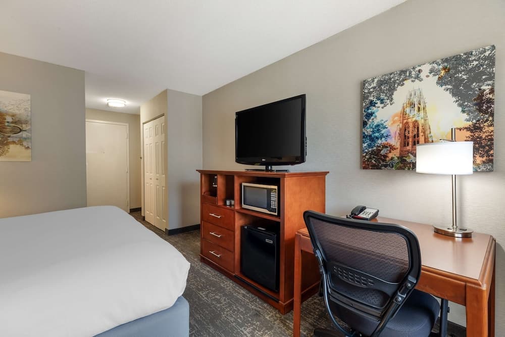 Clarion Inn North Haven - New Haven North gallery photo in North Haven — image 36