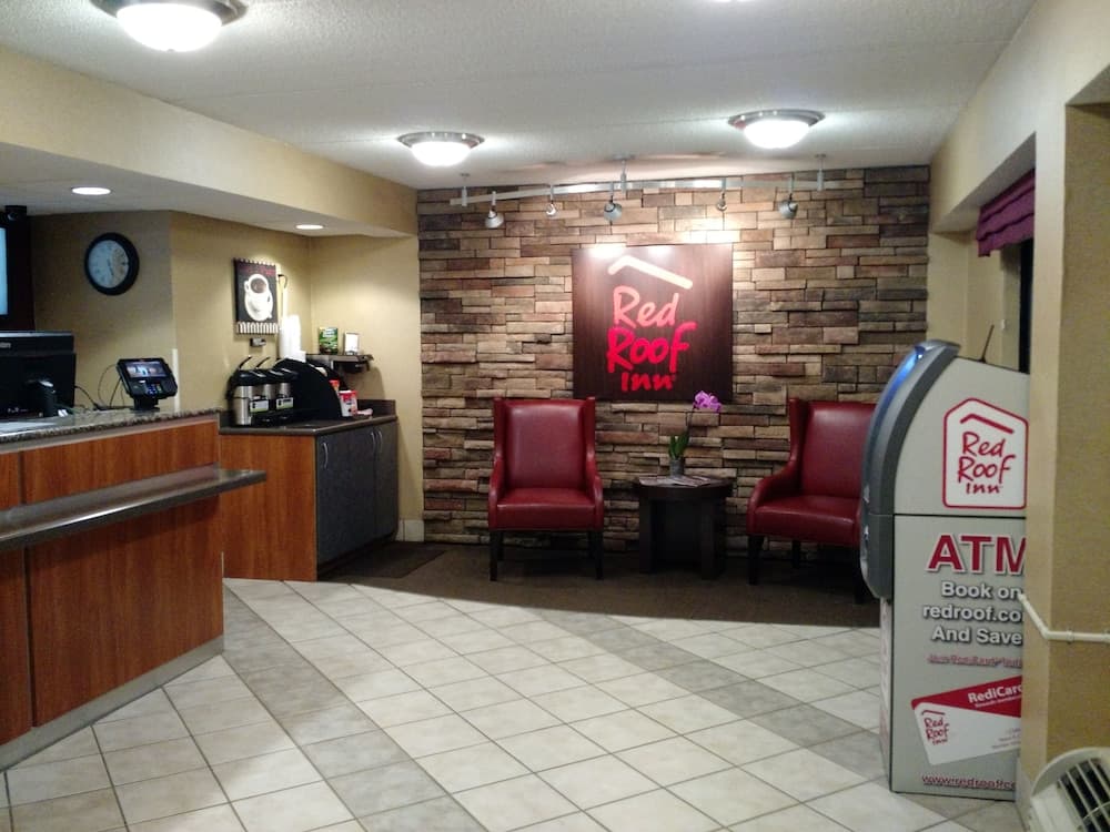 Red Roof Inn Utica property views in Utica, NY — gallery photo 3