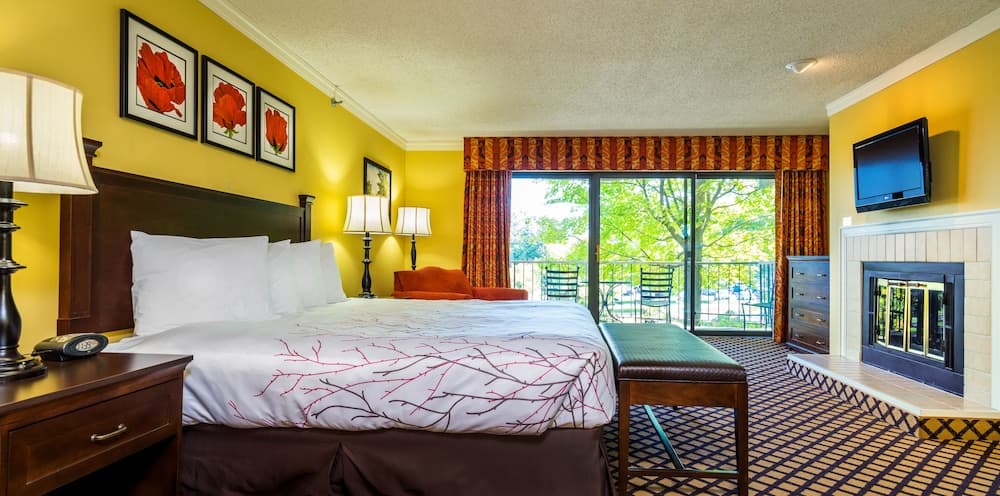 The Lakeview Hotel, Shanty Creek Resort property views in Bellaire, MI — gallery photo 3