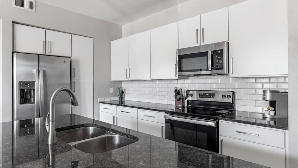 Landing Twin Creeks Apartments interior in Allen, TX — gallery photo 2