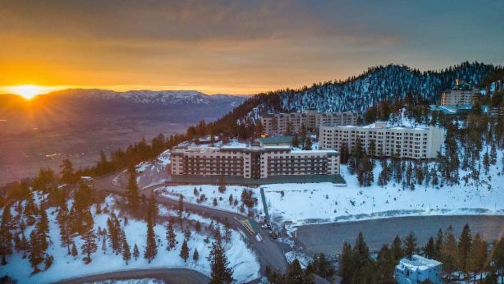 Private Tahoe Ridge Condos with Corp Rental Car Discount and free Tour Guide App — hotel in Stateline, Nevada