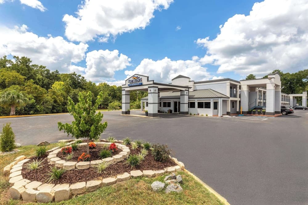 Baymont by Wyndham Dothan property views in Dothan, AL — gallery photo 3