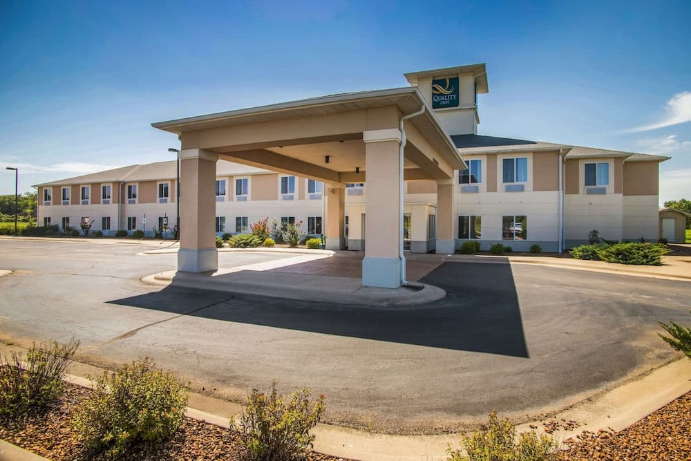 Quality Inn Parsons North featured exterior or lobby in Parsons, KS — similar hotel