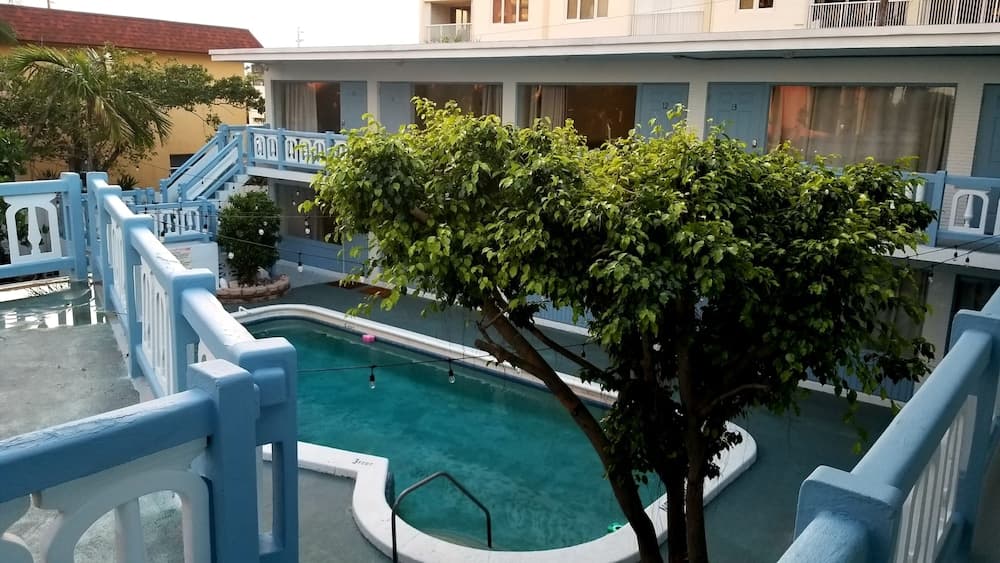 Hotel Motel Lauderdale Inn property views in Fort Lauderdale, FL — gallery photo 3