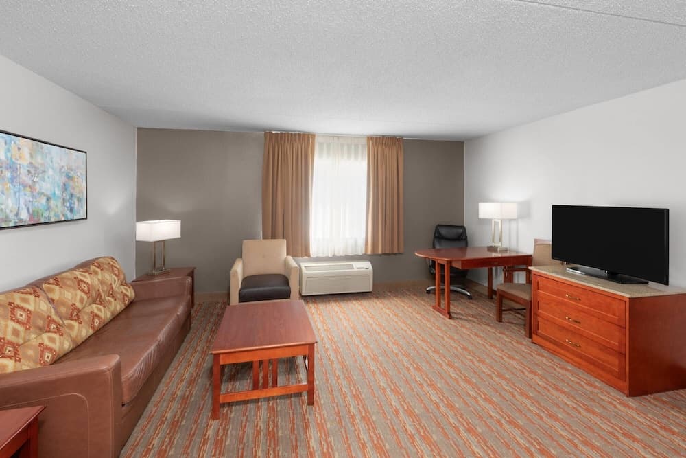 Endeavor Inn & Suites, Trademark Collection by Wyndham gallery photo in Topeka, KS — image 57