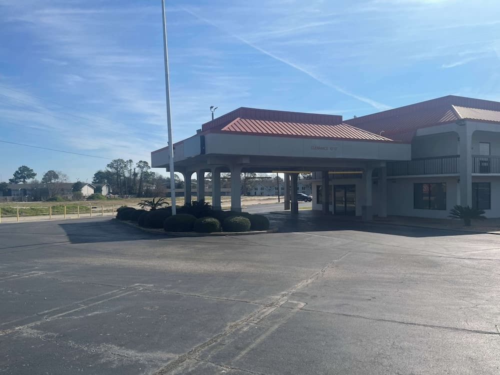 Studio 6 Montgomery, Al – Eastern Blvd. featured exterior or lobby in Montgomery, AL — similar hotel