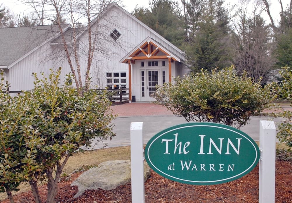Warren Conference Center and Inn — hotel in Ashland, Wisconsin