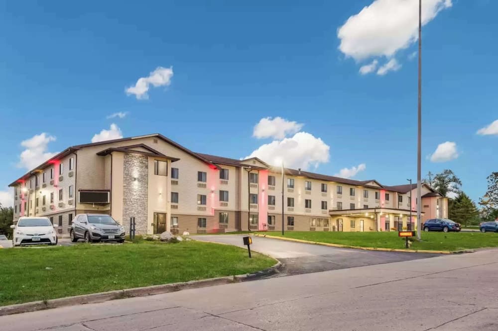 Sonesta Essential Des Moines featured exterior or lobby in Des Moines, IA — similar hotel