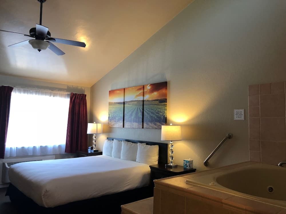 Golden Haven Hot Springs interior in Calistoga, CA — gallery photo 2