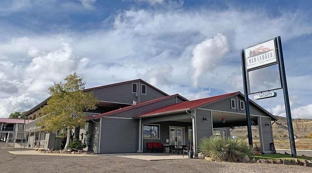 Red Ledges interior in Tropic, UT — gallery photo 2