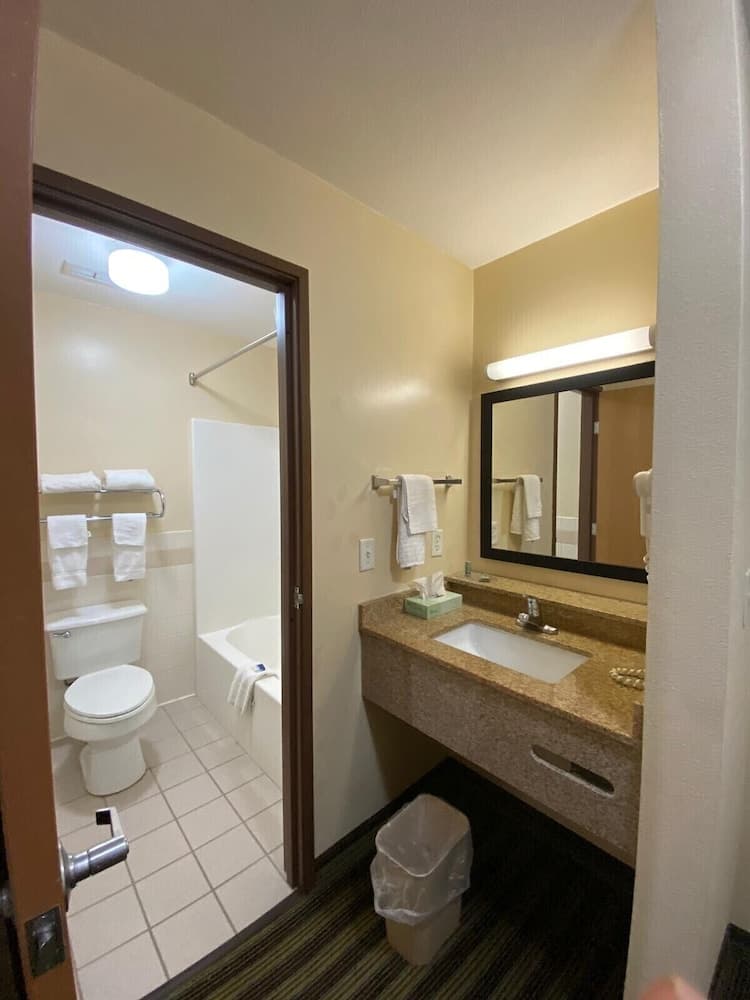 American Inn and Suites interior in Peosta, IA — gallery photo 2