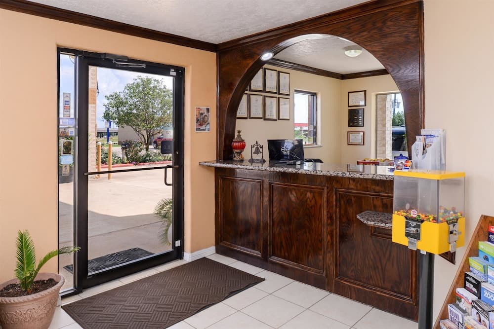 Americas Best Value Inn & Suites Waller Prairie View interior in Waller, TX — gallery photo 2