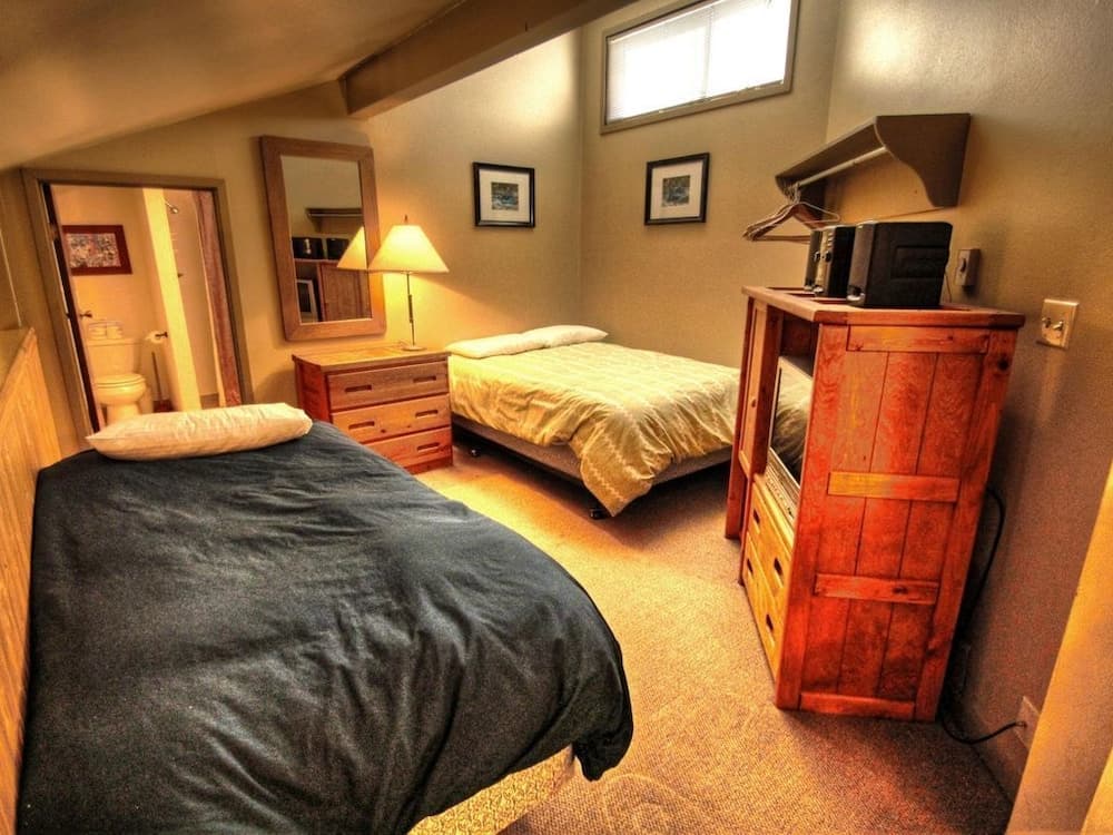 Keystone Village Condos by Gondola Resorts interior in Keystone, CO — gallery photo 2