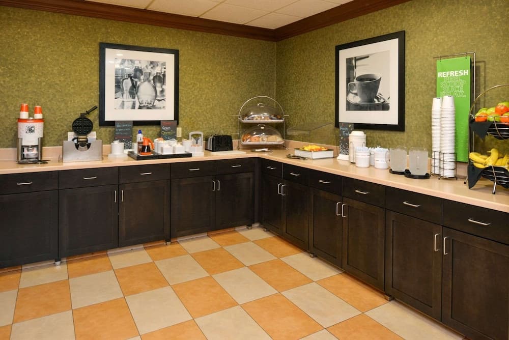 Hampton Inn & Suites Springboro/Dayton Area South gallery photo in Springboro, OH — image 9
