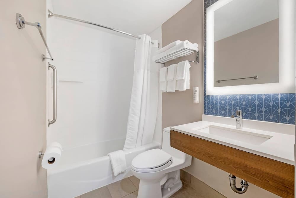 Country Inn & Suites by Radisson, Staten Island gallery photo in Staten Island, NY — image 14