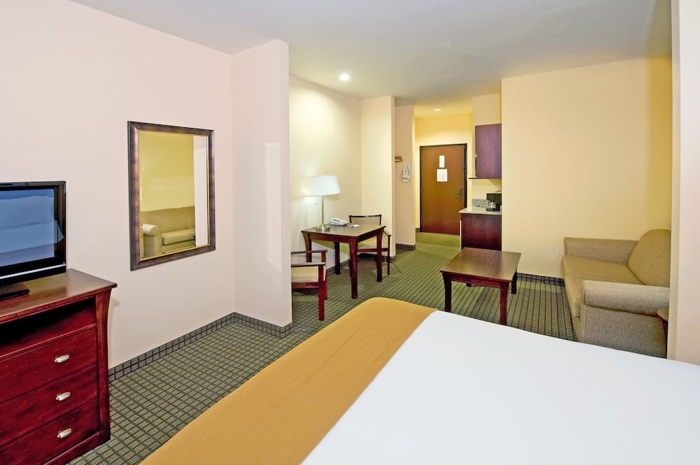 Holiday Inn Express & Suites Willcox by IHG interior in Willcox, AZ — gallery photo 2