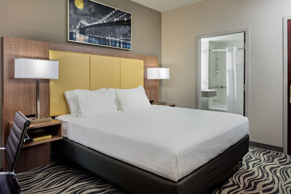 Holiday Inn Express Brooklyn, an IHG Hotel interior in Brooklyn, NY — gallery photo 2