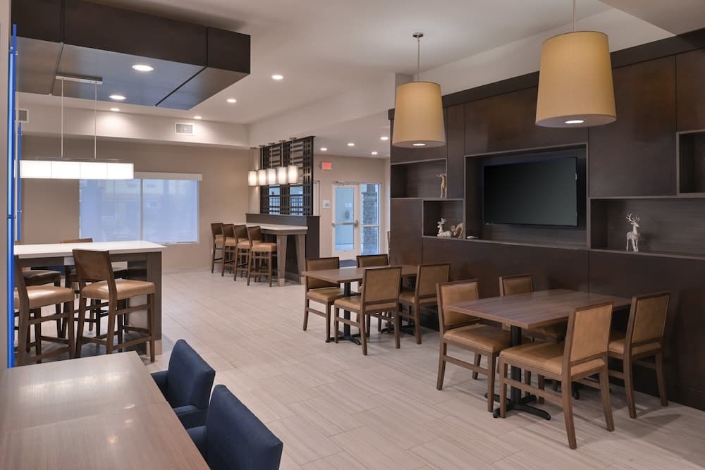 Holiday Inn Express & Suites Houston E - Pasadena by IHG gallery photo in Pasadena, TX — image 49