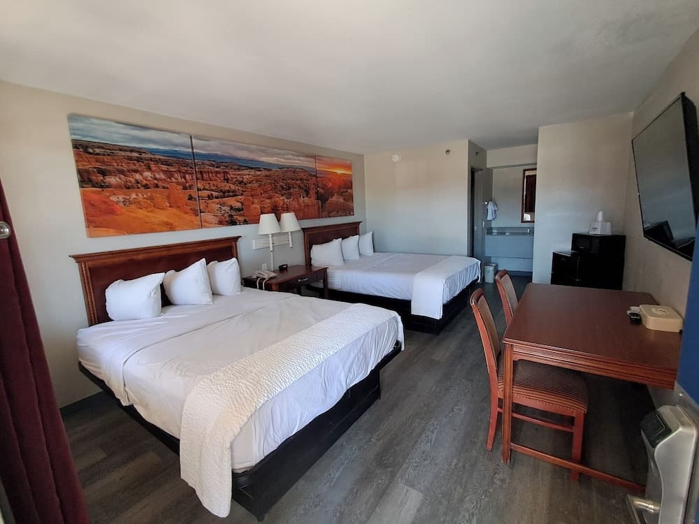 Days Inn by Wyndham Safford, AZ interior in Safford, AZ — gallery photo 2