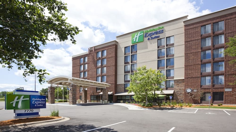Holiday Inn Express & Suites Bloomington - MPLS Arpt Area W by IHG — hotel in Bloomington, Minnesota
