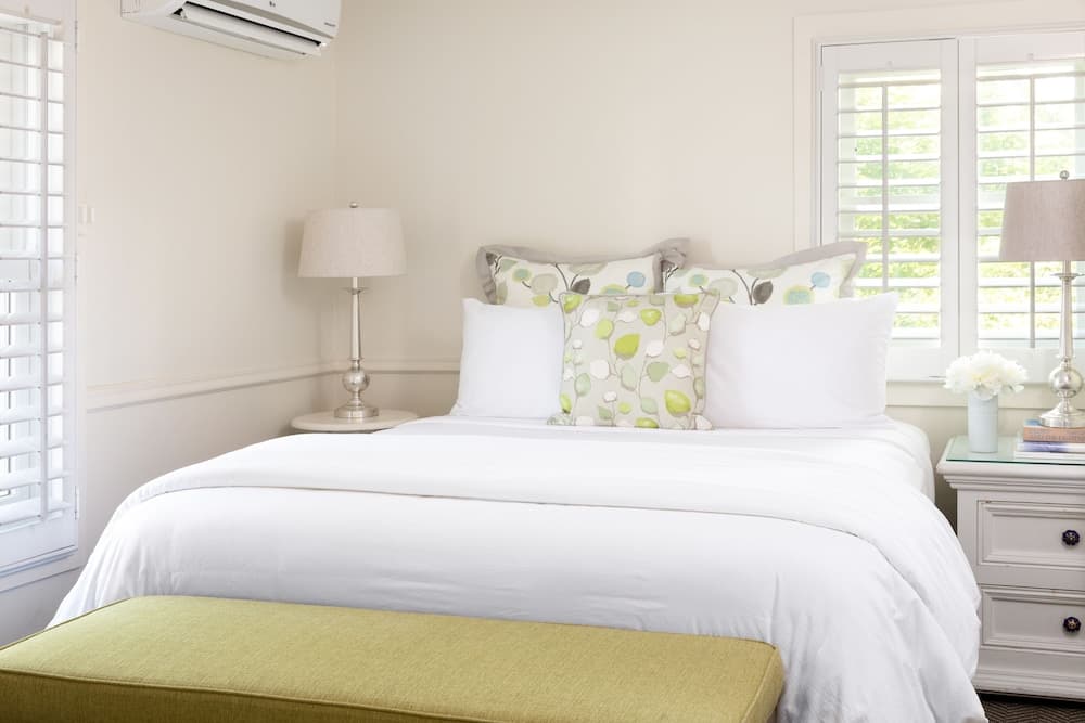 Vineyard Square Hotel & Suites interior in Edgartown — gallery photo 2