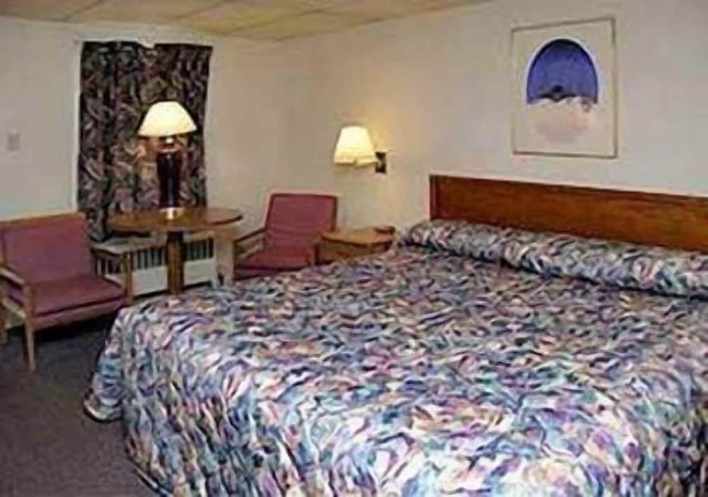 Econo Lodge gallery photo in Westminster — image 10