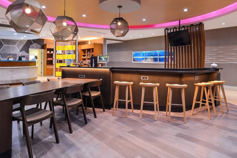 Springhill Suites by Marriott Temecula Wine Country interior in Temecula, CA — gallery photo 2