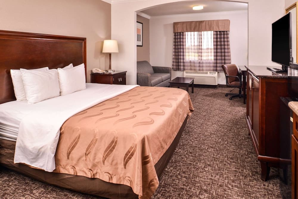 Quality Inn & Suites Beaumont interior in Beaumont, TX — gallery photo 2