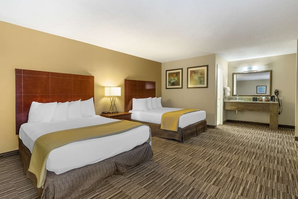Best Western Sunday House Inn property views in Kerrville, TX — gallery photo 3