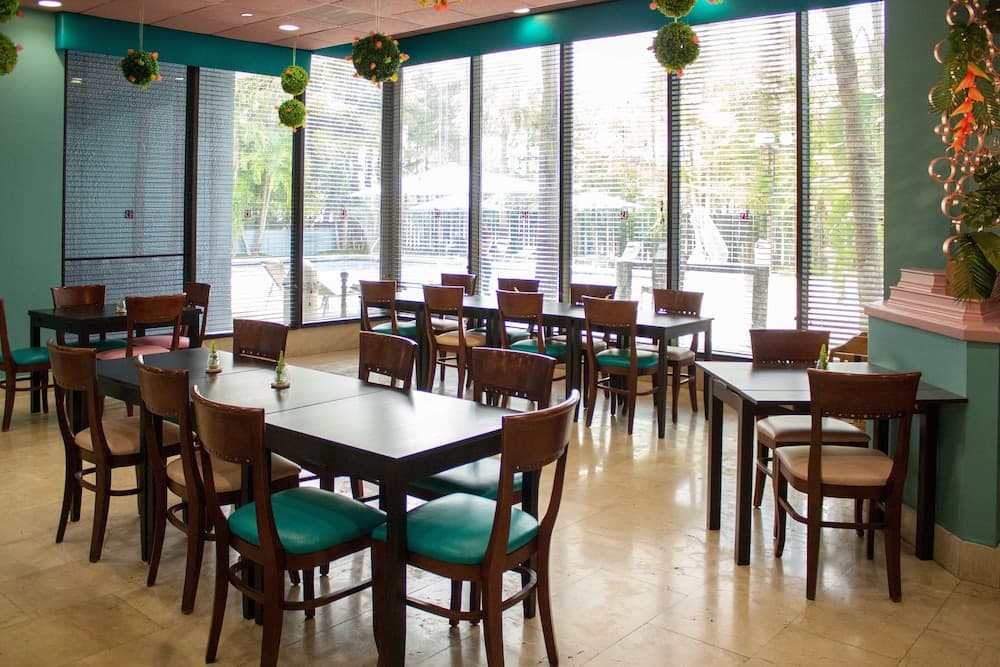 Regency Miami Airport by Sonesta interior in Miami, FL — gallery photo 2
