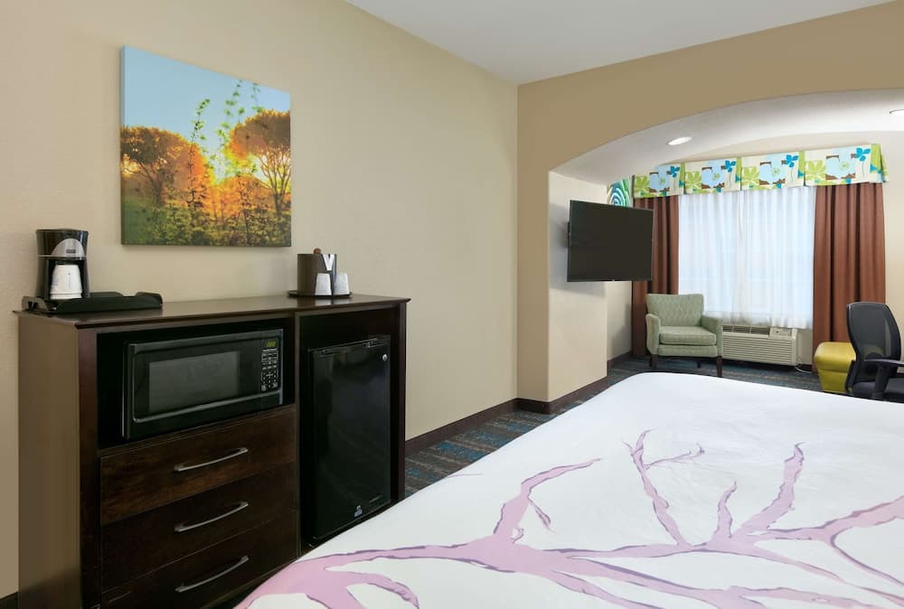 La Quinta Inn & Suites by Wyndham Dallas Grand Prairie South gallery photo in Grand Prairie, TX — image 19