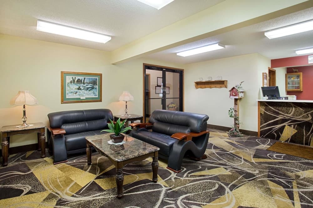 Super 8 by Wyndham Charles City interior in Charles City, IA — gallery photo 2