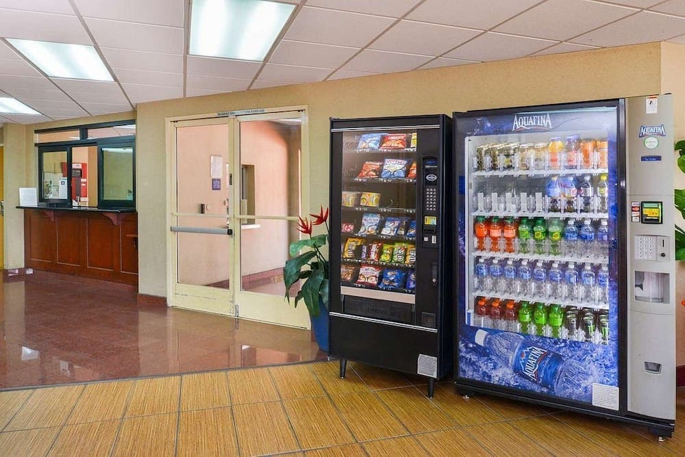 H3 Inn & Suites - LAX Airport - Los Angeles interior in Inglewood, CA — gallery photo 2