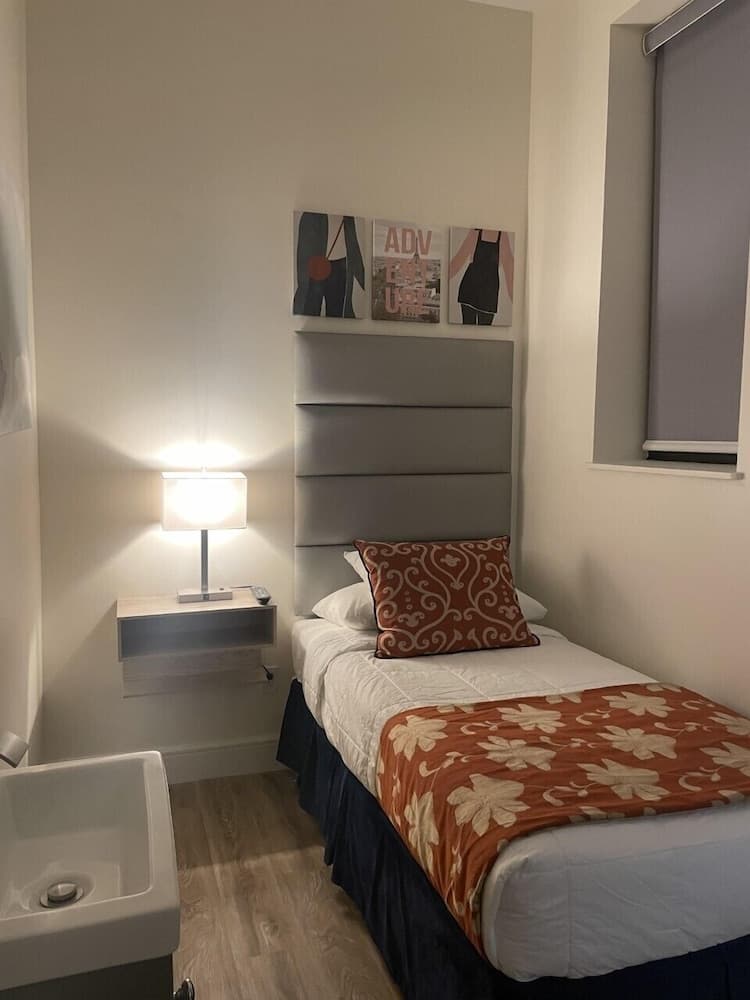 Americana Inn property views in New York, NY — gallery photo 3