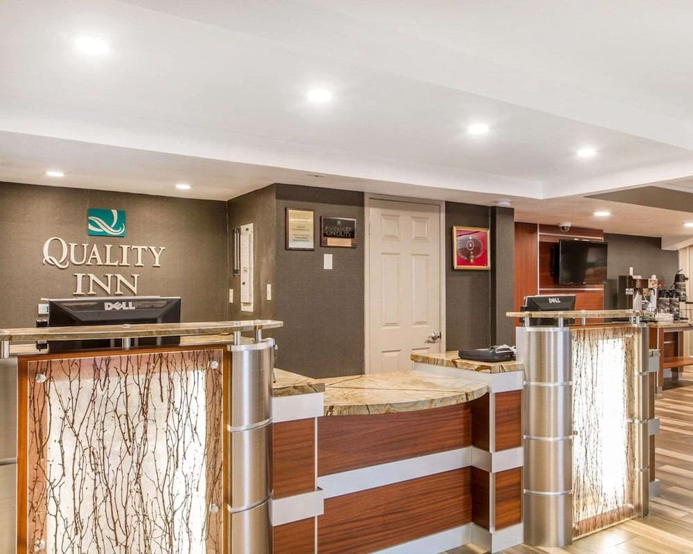 Quality Inn Sacramento Convention Center interior in Sacramento, CA — gallery photo 2