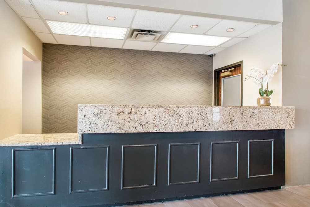 Best Western Courtview Hotel property views in Springfield, MO — gallery photo 3