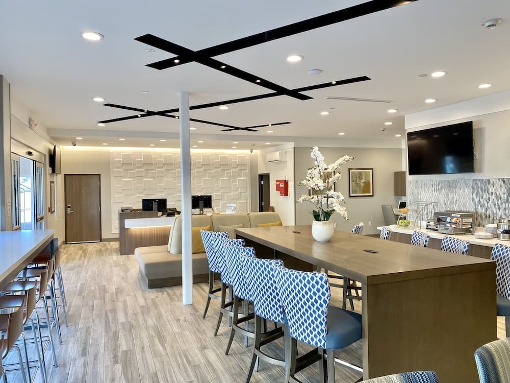 Days Inn & Suites by Wyndham Beaumont West / I-10 & Walden gallery photo in Beaumont, TX — image 25