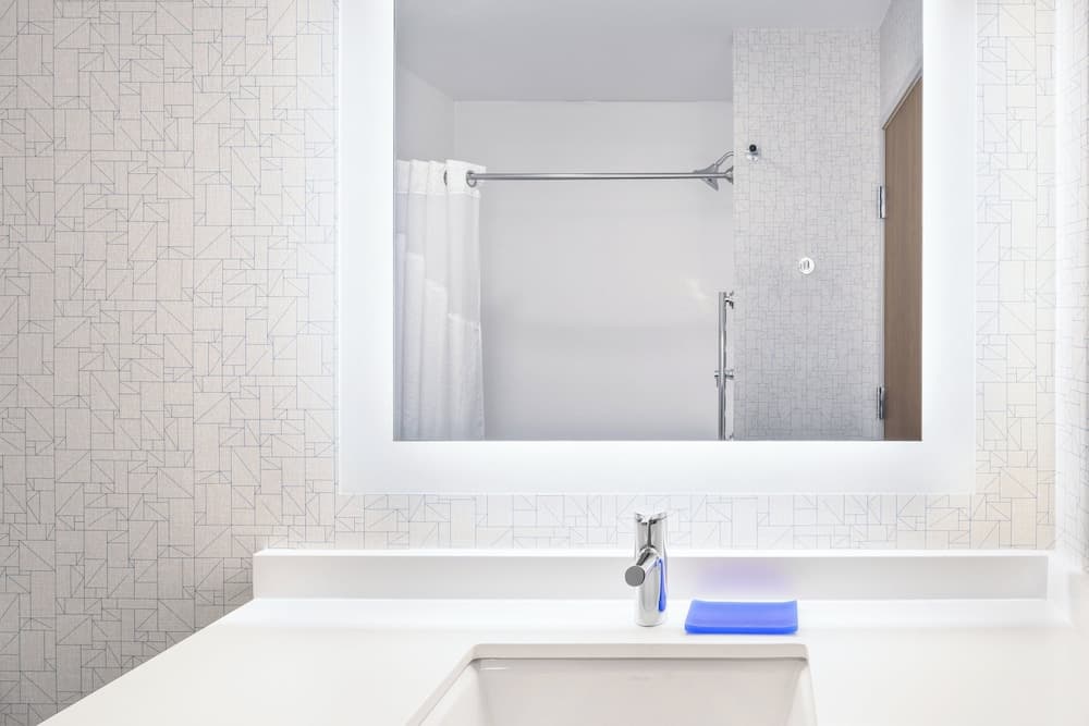 Holiday Inn Express & Suites Phoenix East - Gilbert by IHG gallery photo in Gilbert, AZ — image 8