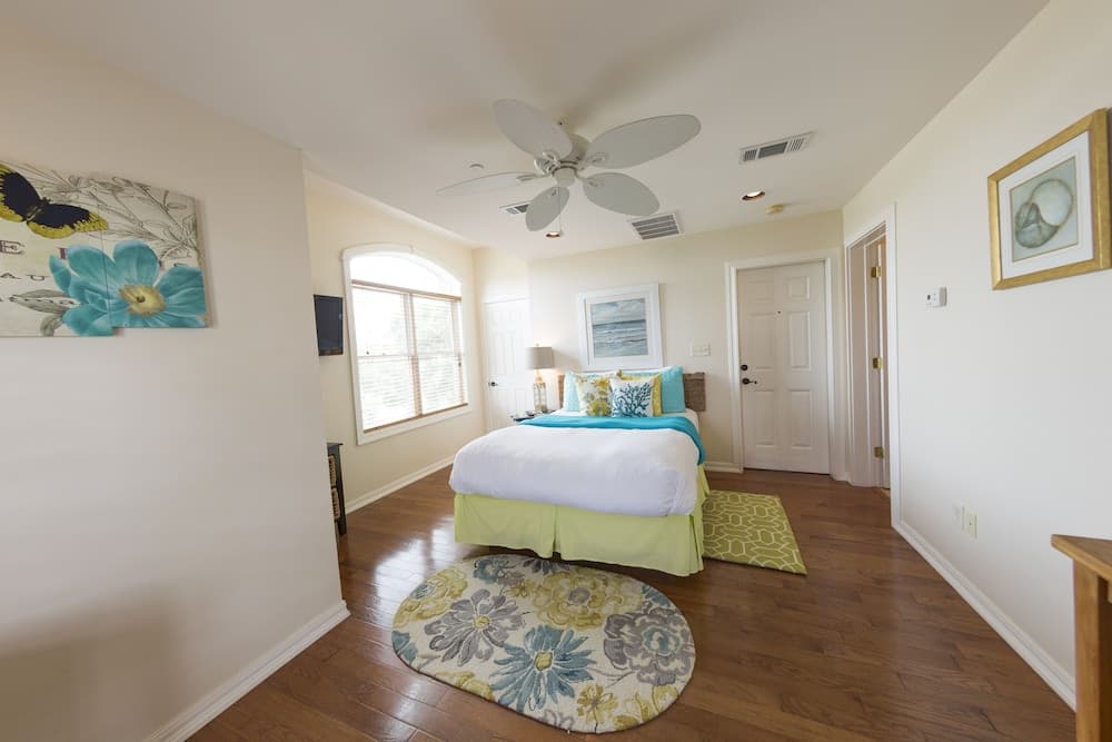 The Almanett Hotel interior in Gulfport, MS — gallery photo 2