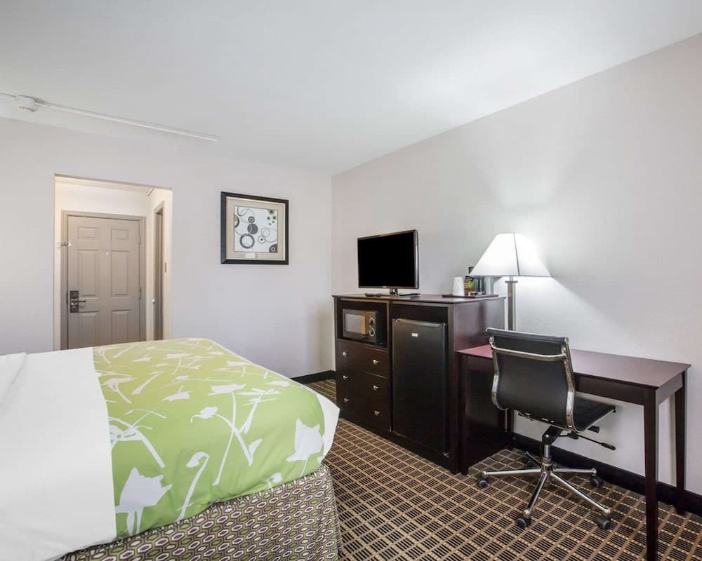 Econo Lodge Birmingham - Hoover property views in Birmingham, AL — gallery photo 3