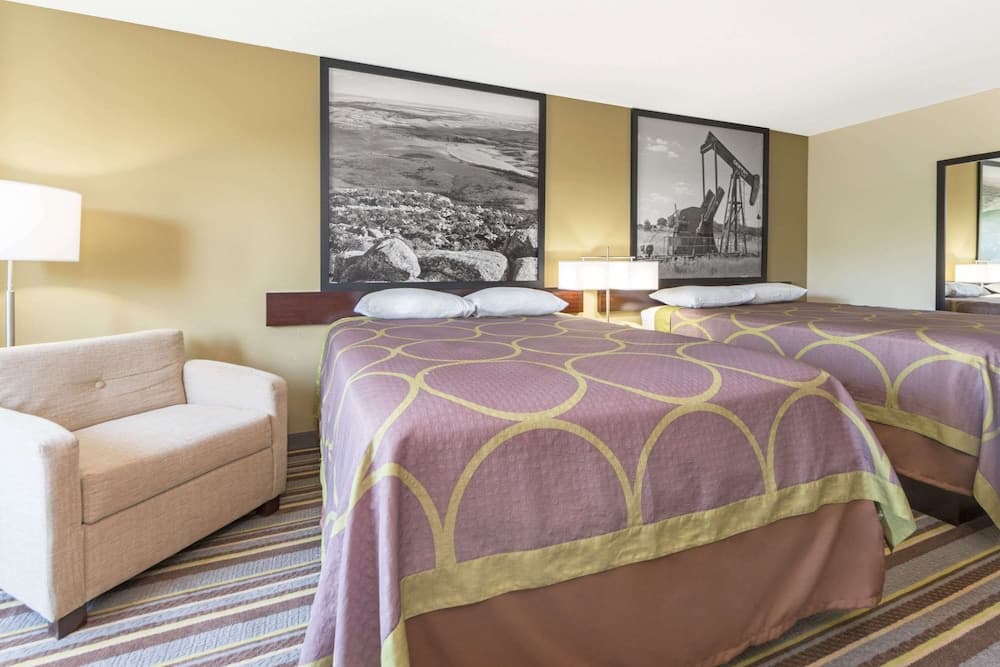 Super 8 by Wyndham Perry interior in Perry, OK — gallery photo 2